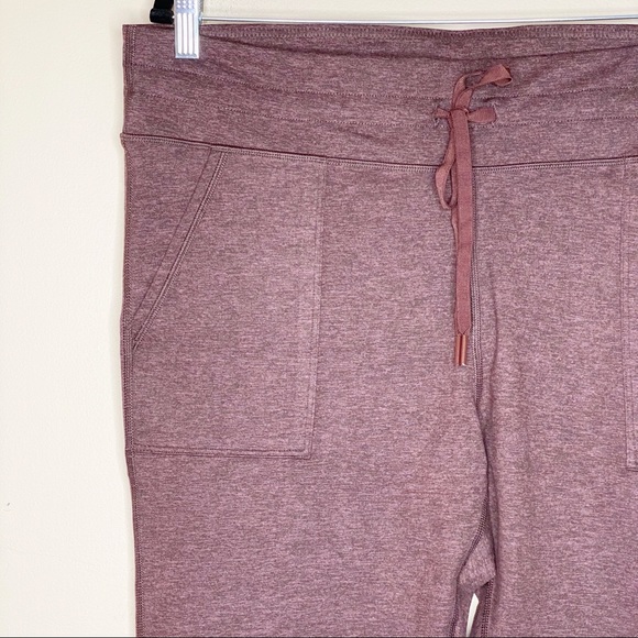 {American Eagle} play pocket leggings - Picture 2 of 8